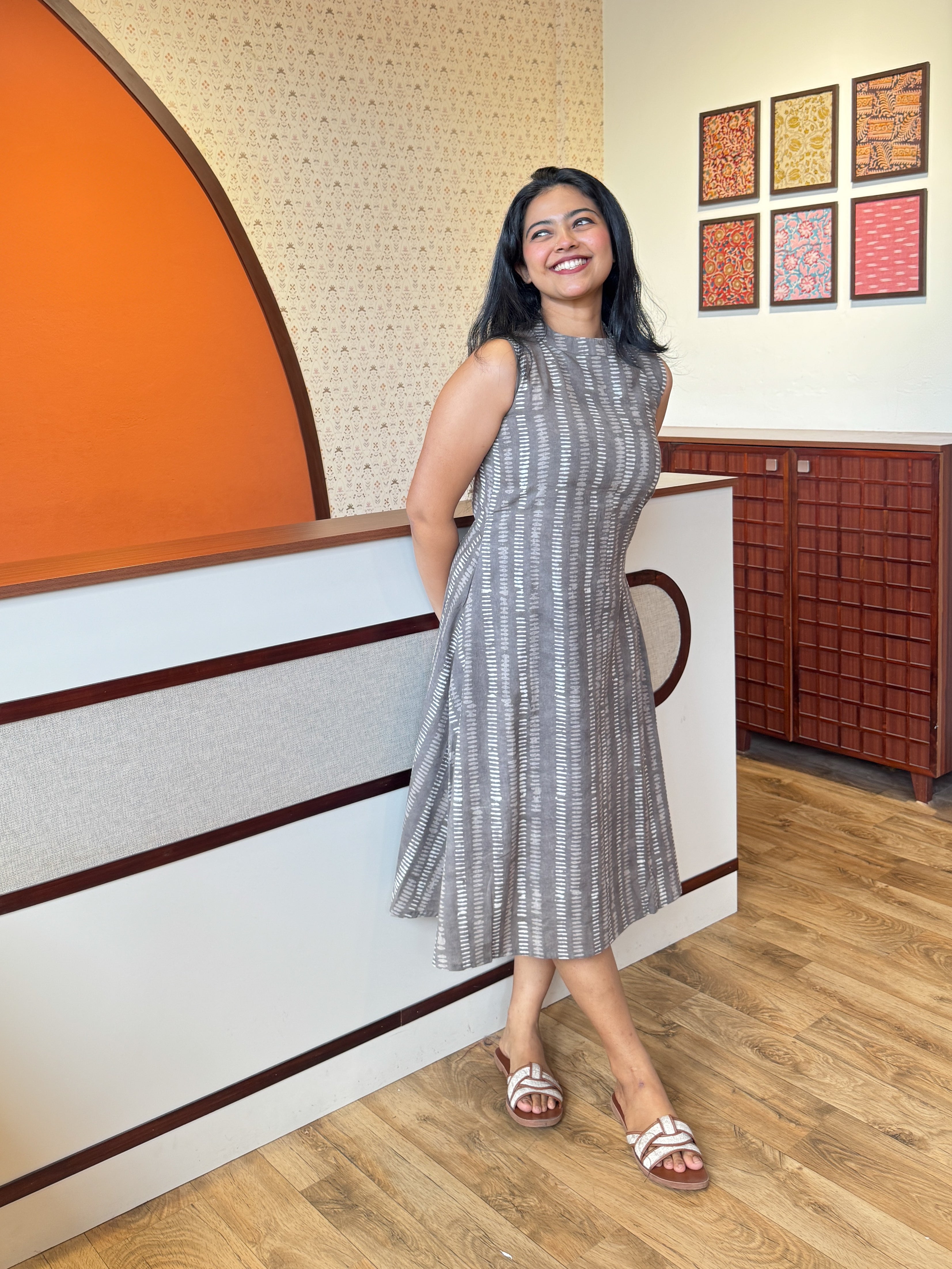 LAYA MANDARIN MIDI DRESS.